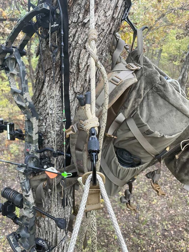 saddle hunting setup carabiner